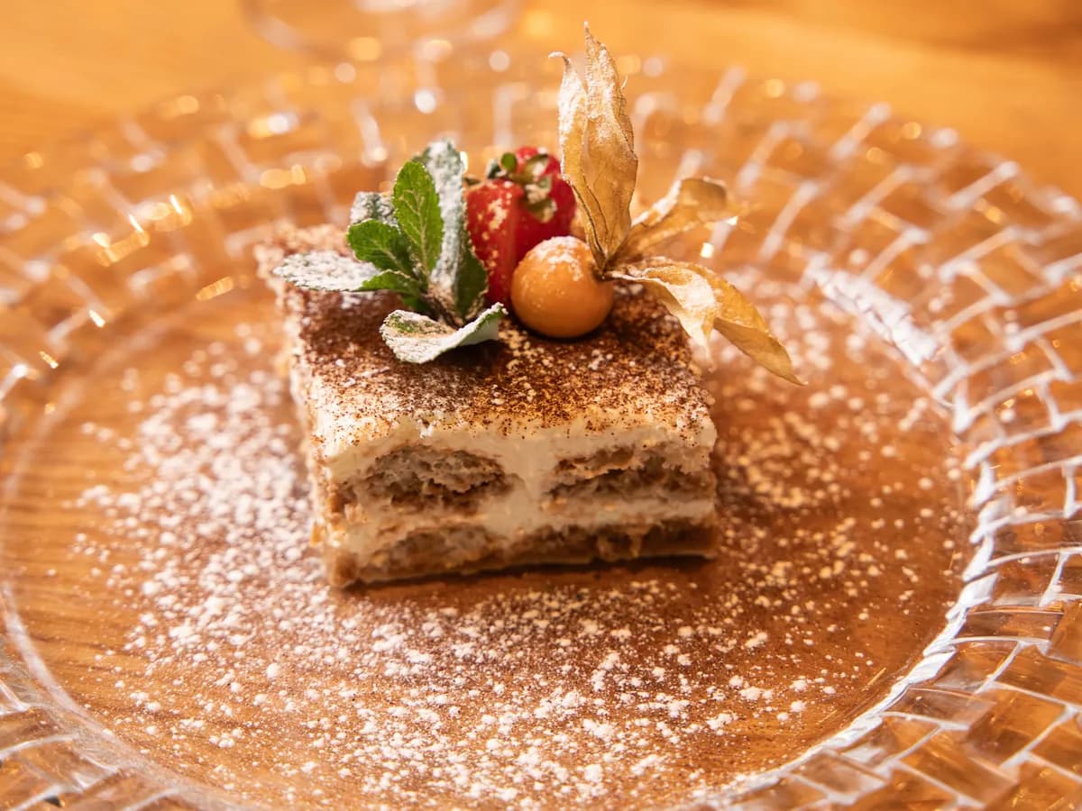 Tiramisù mit Physalis und Erdbeere
